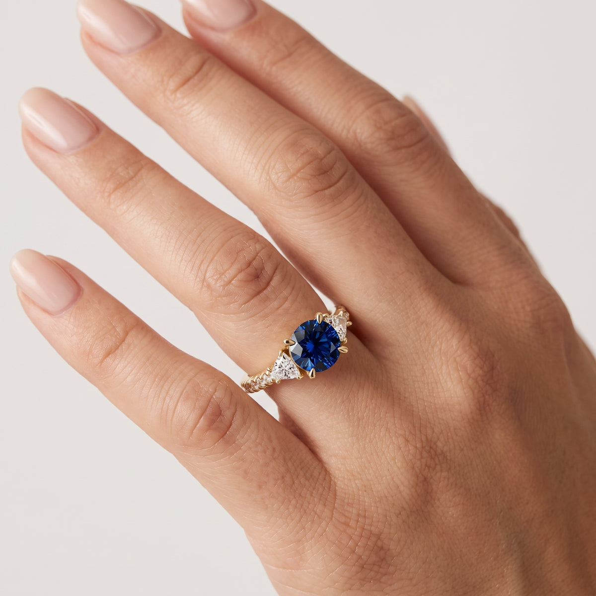 _lifestyle_image@SKU:RG002-NCSR01000004Y #metal_14k-yellow-gold+origin_lab-created