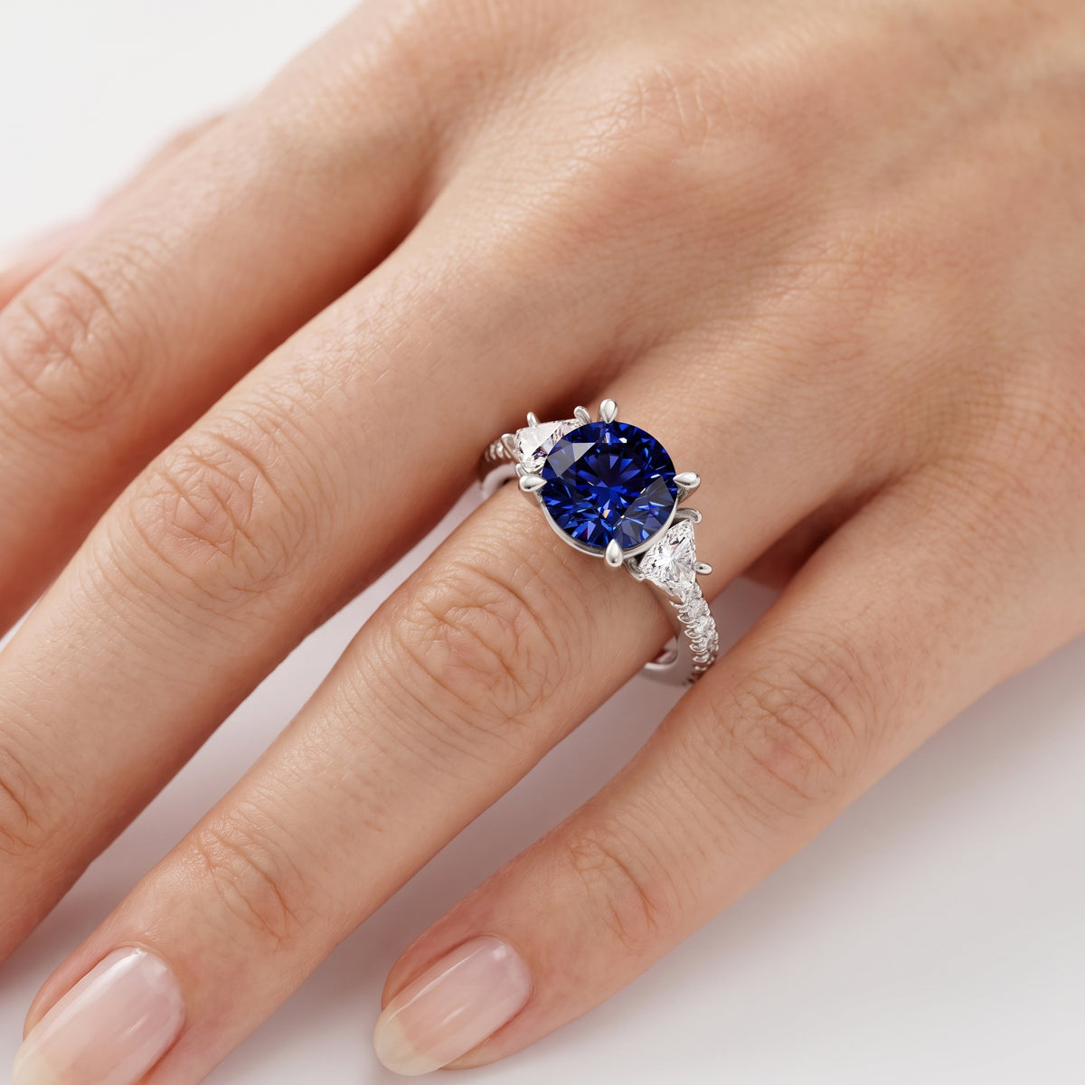 _lifestyle_image@SKU:RG002-NCSR02000004W #metal_14k-white-gold+origin_lab-created