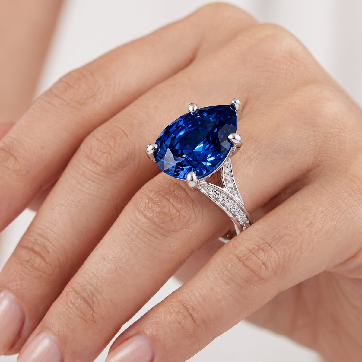 _lifestyle_image@SKU:RG027-NCSD03000004W #metal_14k-white-gold+origin_lab-created