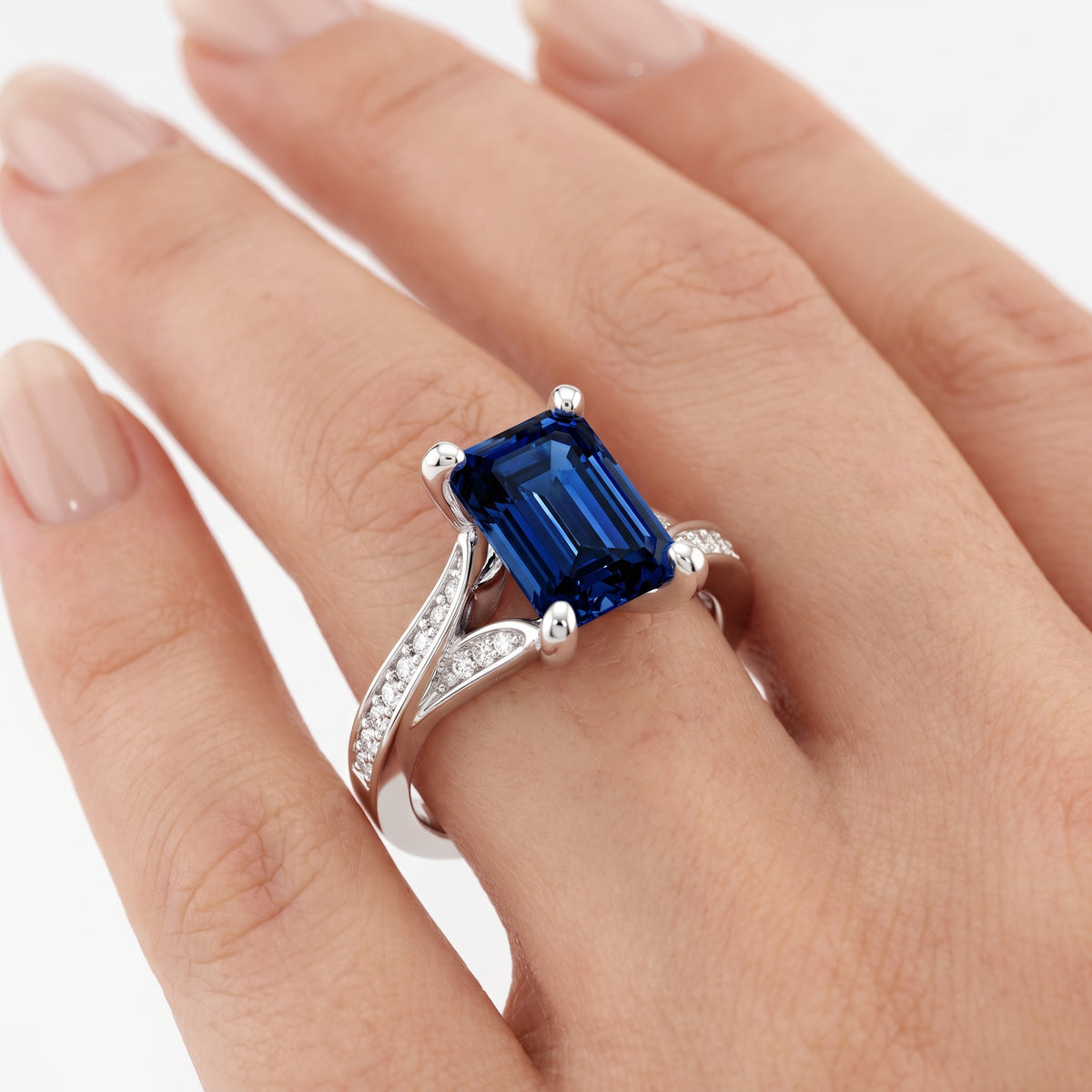 _lifestyle_image@SKU:RG027-NCSE03000004W #metal_14k-white-gold+origin_lab-created