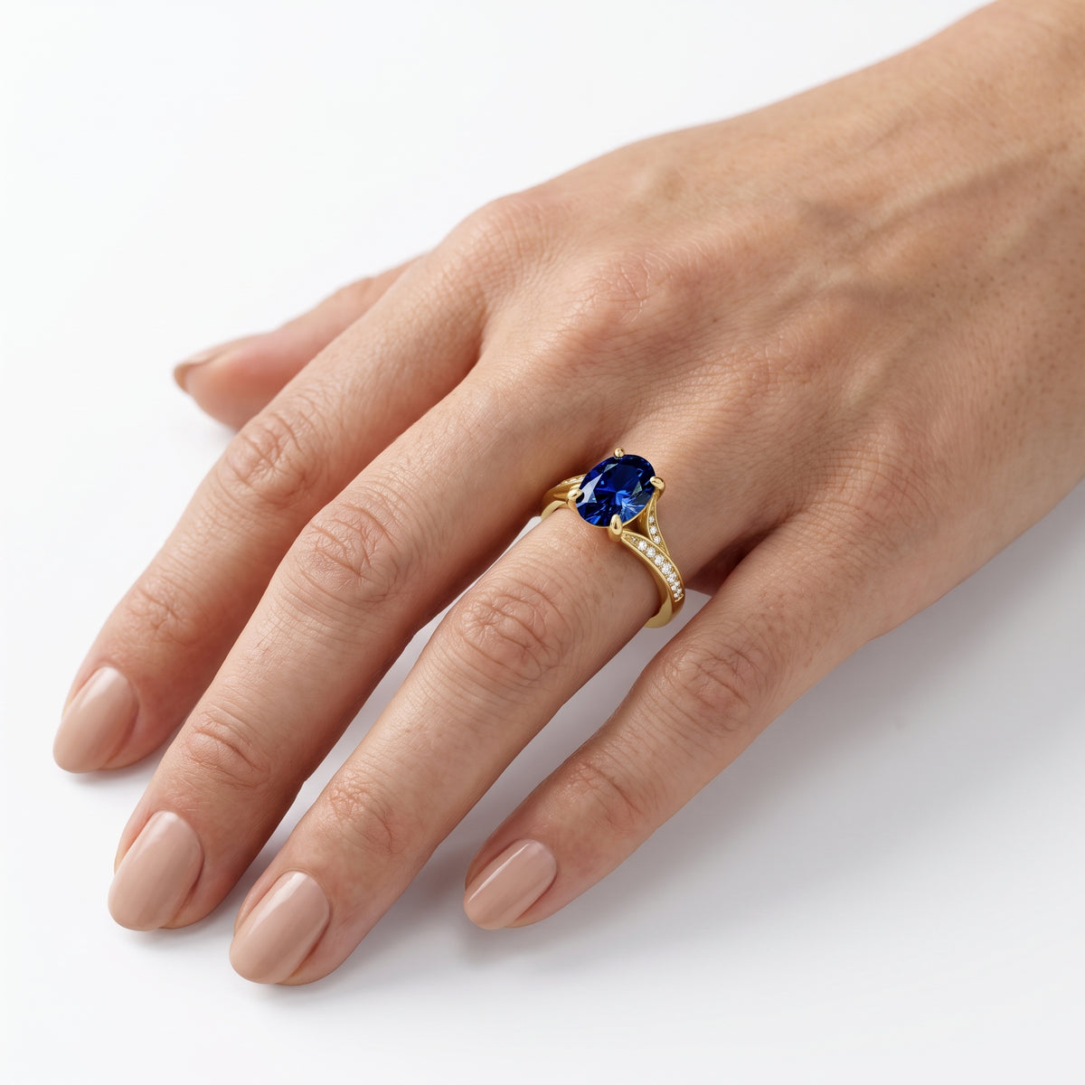 _lifestyle_image@SKU:RG027-NCSO02000004Y #metal_14k-yellow-gold+origin_lab-created