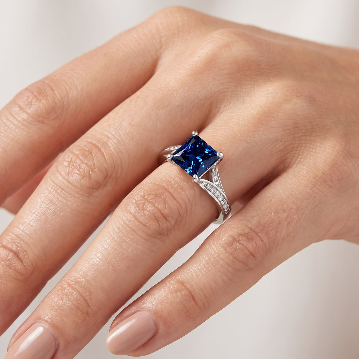 _lifestyle_image@SKU:RG027-NCSP03000004W #metal_14k-white-gold+origin_lab-created