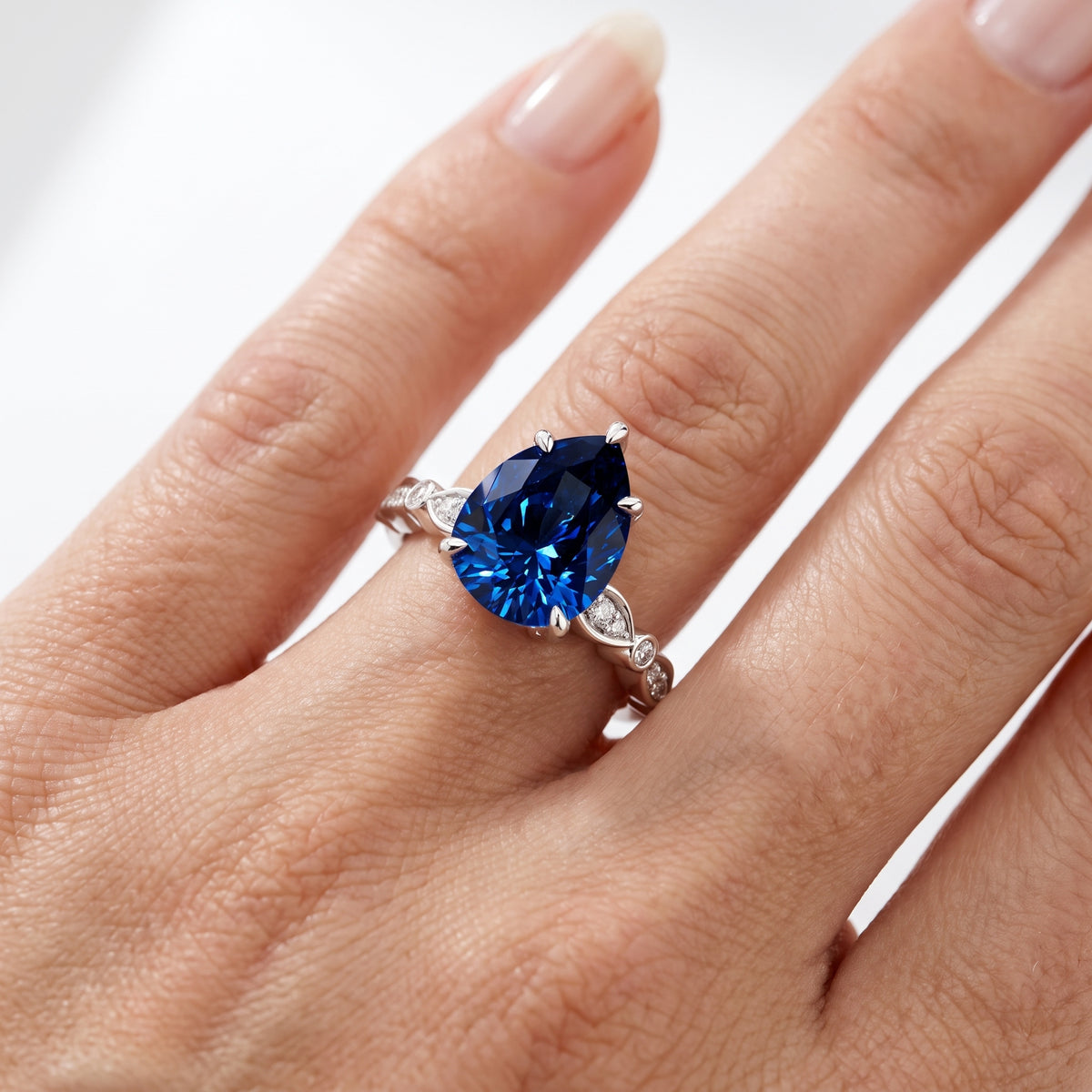 _lifestyle_image@SKU:RG055-NCSD02000004W #metal_14k-white-gold+origin_lab-created