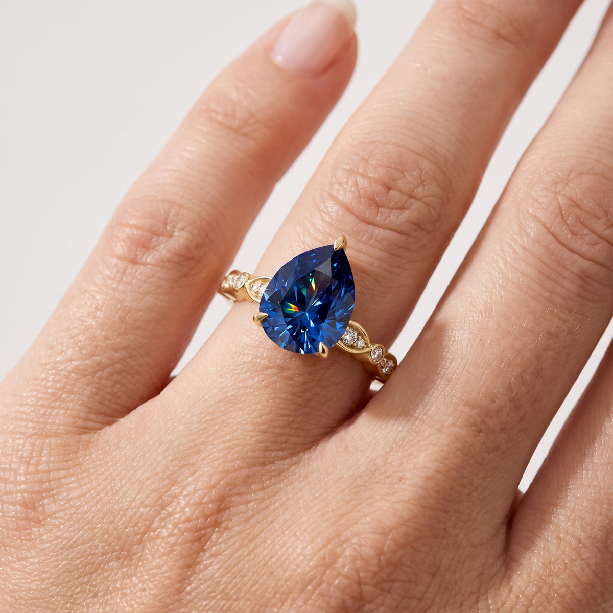 _lifestyle_image@SKU:RG055-NCSD02000004Y #metal_14k-yellow-gold+origin_lab-created