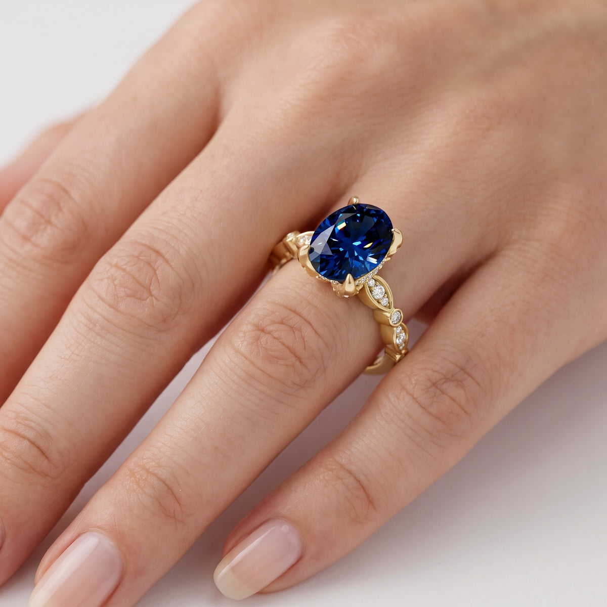 _lifestyle_image@SKU:RG055-NCSO02000004Y #metal_14k-yellow-gold+origin_lab-created