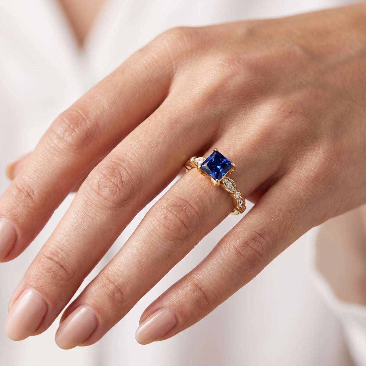 _lifestyle_image@SKU:RG055-NCSP01000004Y #metal_14k-yellow-gold+origin_lab-created