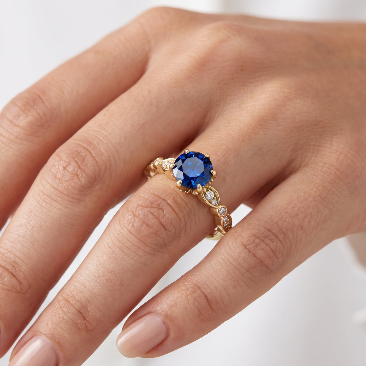 _lifestyle_image@SKU:RG055-NCSR01000004Y #metal_14k-yellow-gold+origin_lab-created
