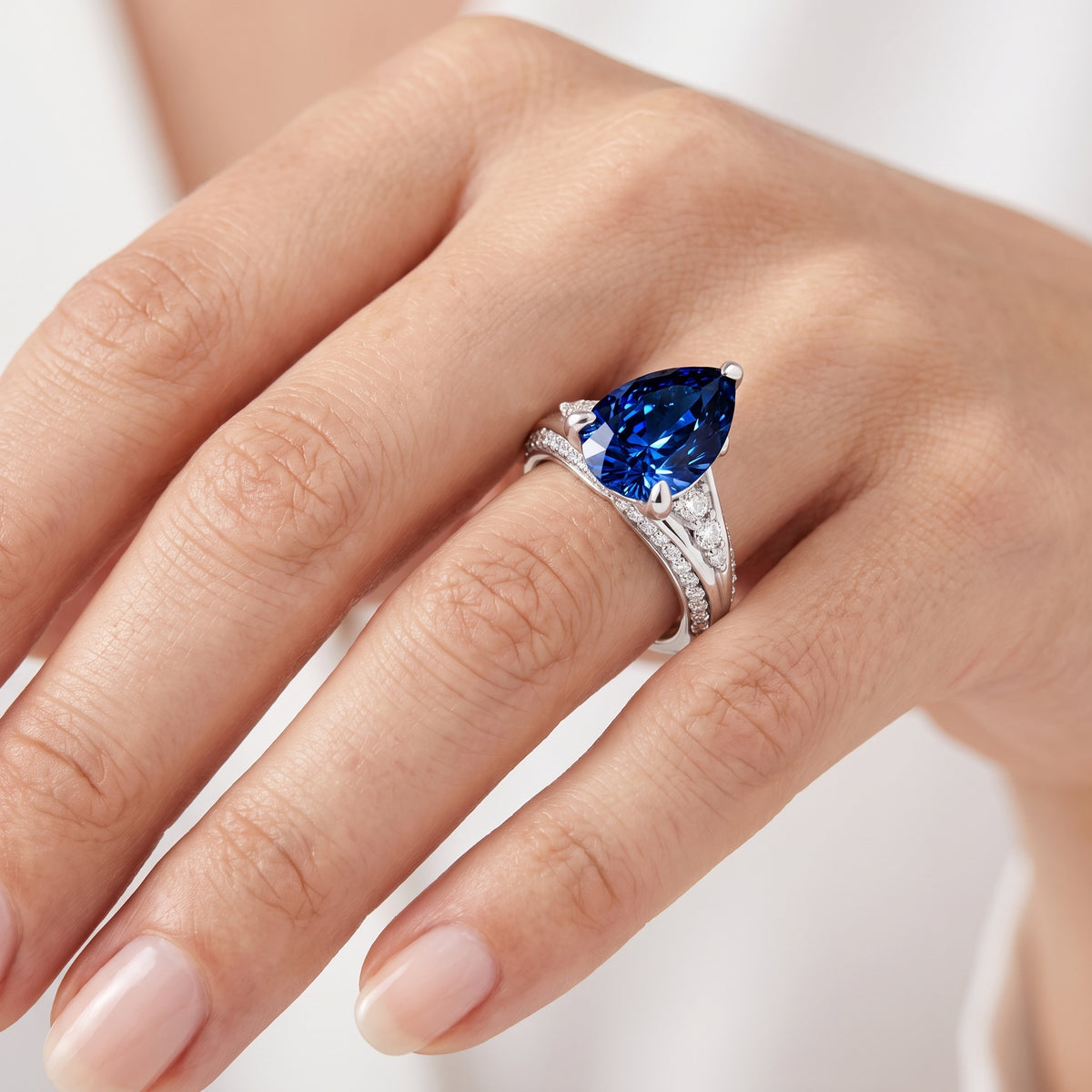 _lifestyle_image@SKU:RG086-LCSD03000004W #metal_10k-white-gold+origin_lab-created