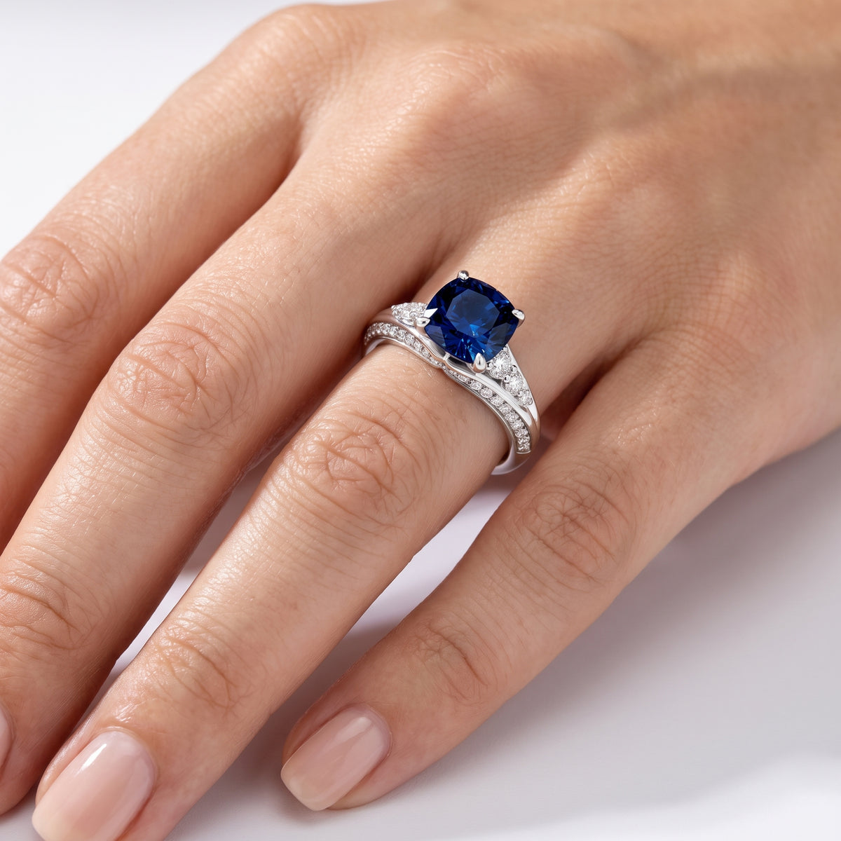 _lifestyle_image@SKU:RG086-NCSC01000004W #metal_14k-white-gold+origin_lab-created