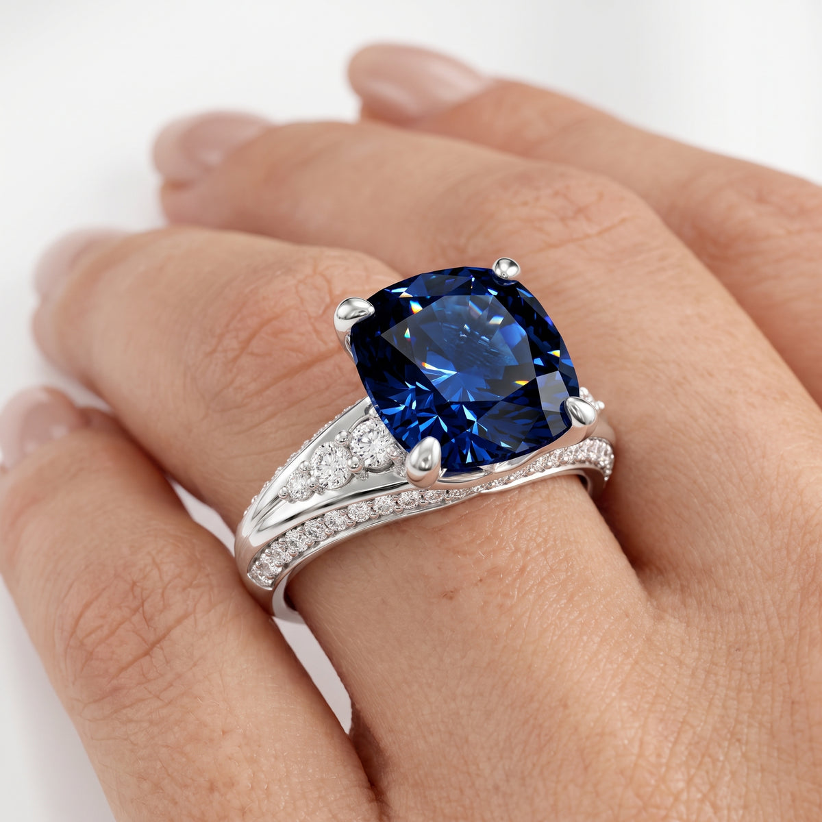 _lifestyle_image@SKU:RG086-NCSC03000004W #metal_14k-white-gold+origin_lab-created