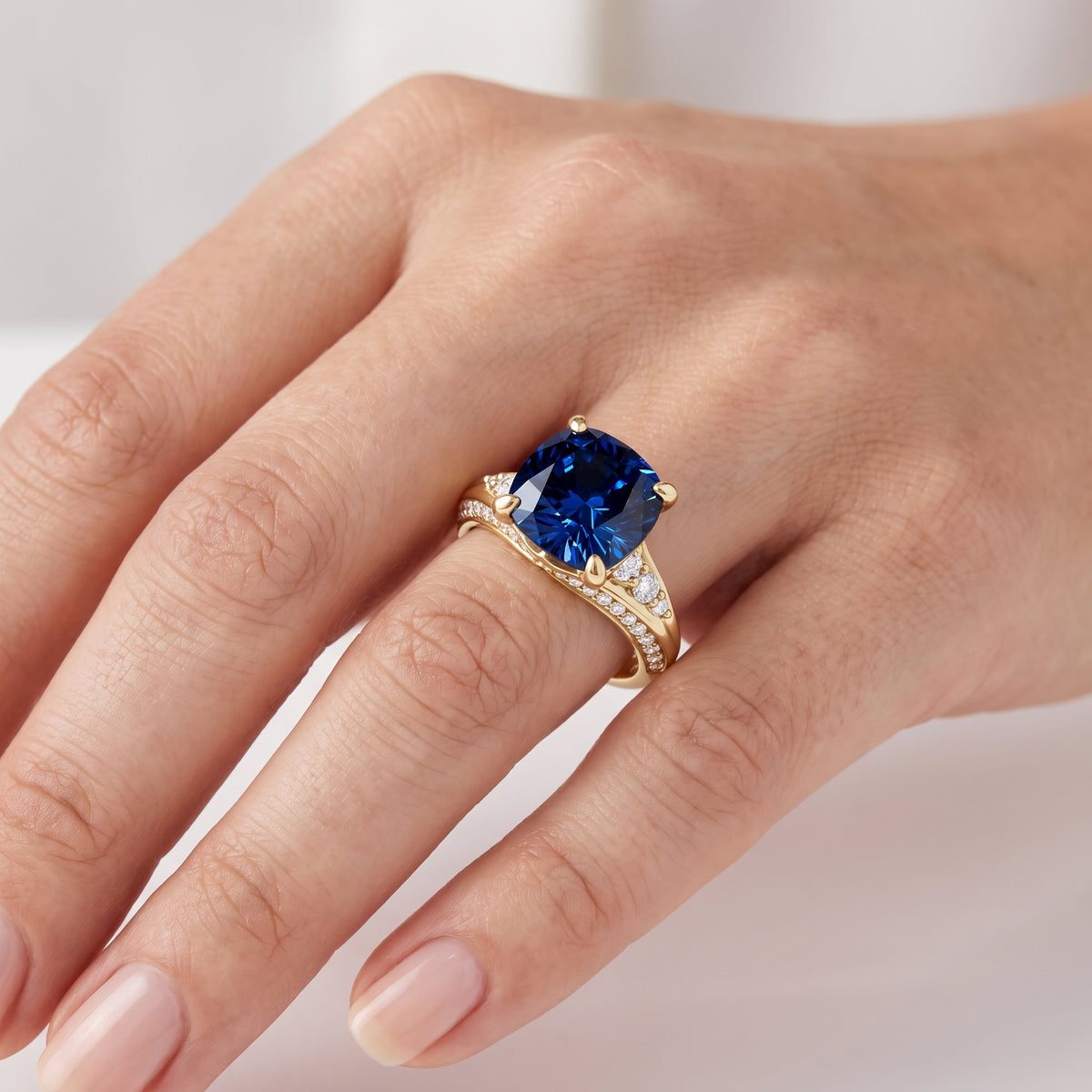 _lifestyle_image@SKU:RG086-NCSC03000004Y #metal_14k-yellow-gold+origin_lab-created