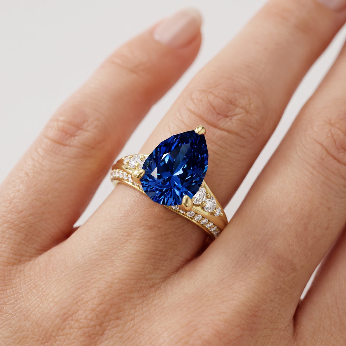 _lifestyle_image@SKU:RG086-NCSD03000004Y #metal_14k-yellow-gold+origin_lab-created
