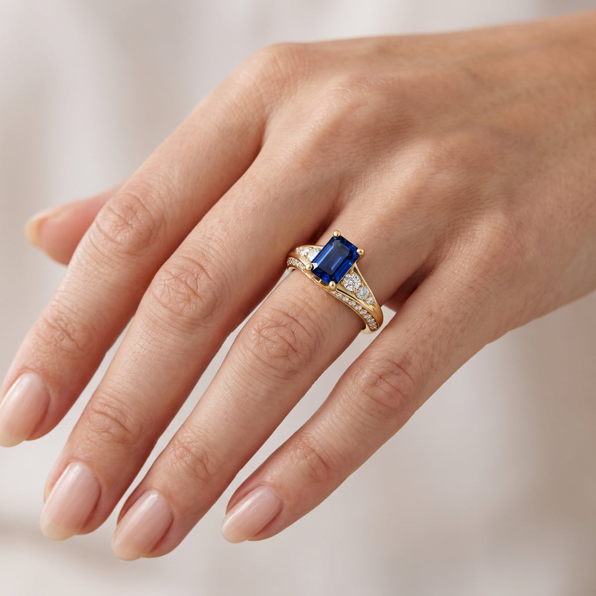 _lifestyle_image@SKU:RG086-NCSE01000004Y #metal_14k-yellow-gold+origin_lab-created