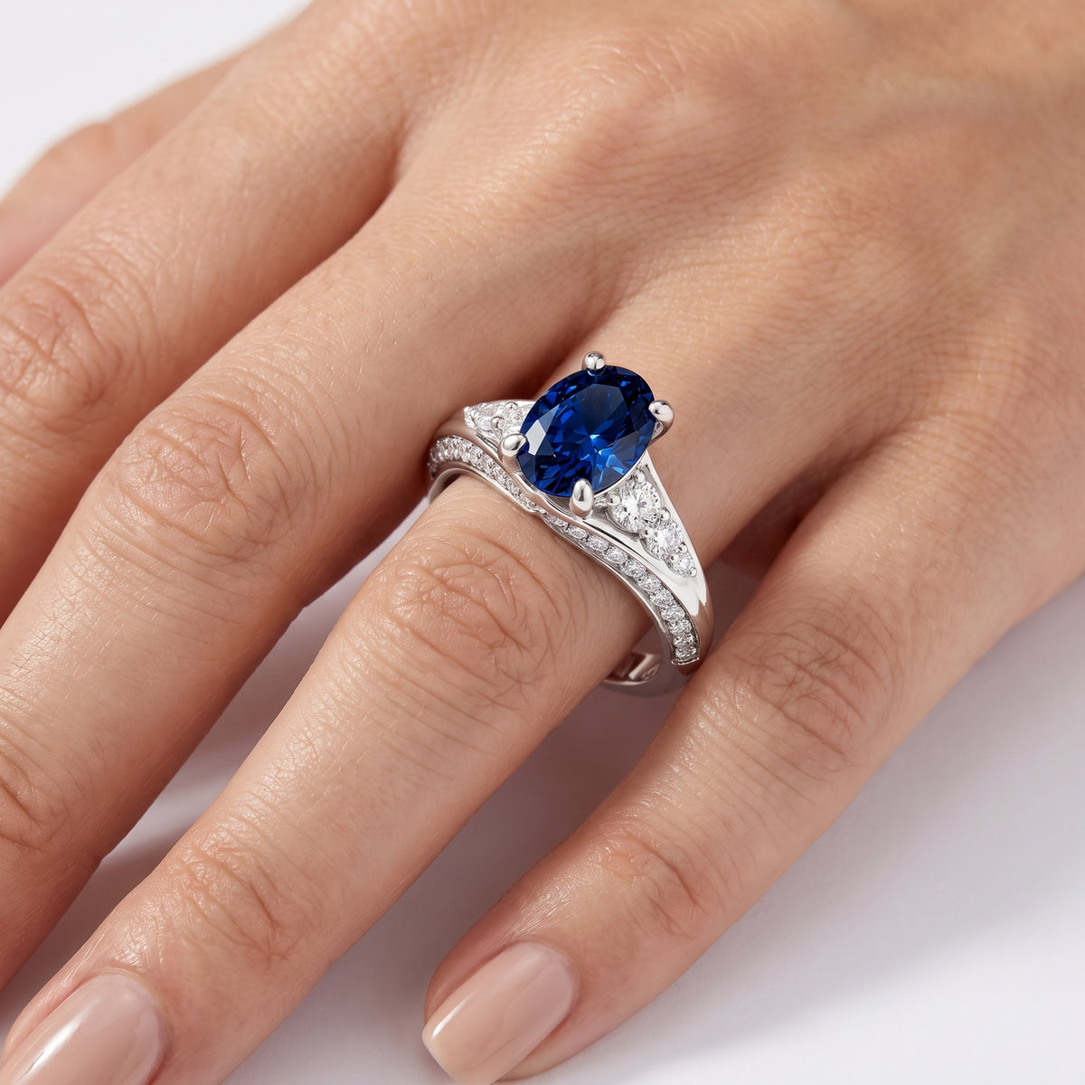 _lifestyle_image@SKU:RG086-NCSO0100000PL #metal_platinum+origin_lab-created
