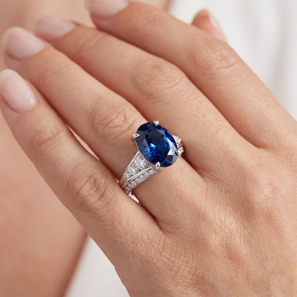 _lifestyle_image@SKU:RG086-NCSO03000004W #metal_14k-white-gold+origin_lab-created