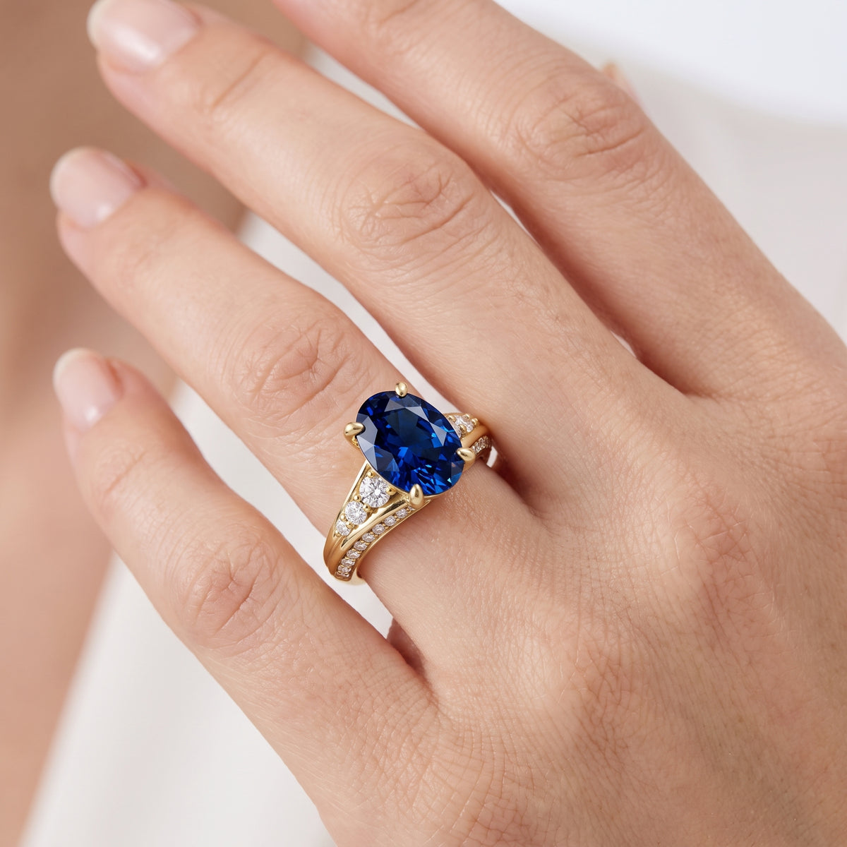 _lifestyle_image@SKU:RG086-NCSO03000004Y #metal_14k-yellow-gold+origin_lab-created