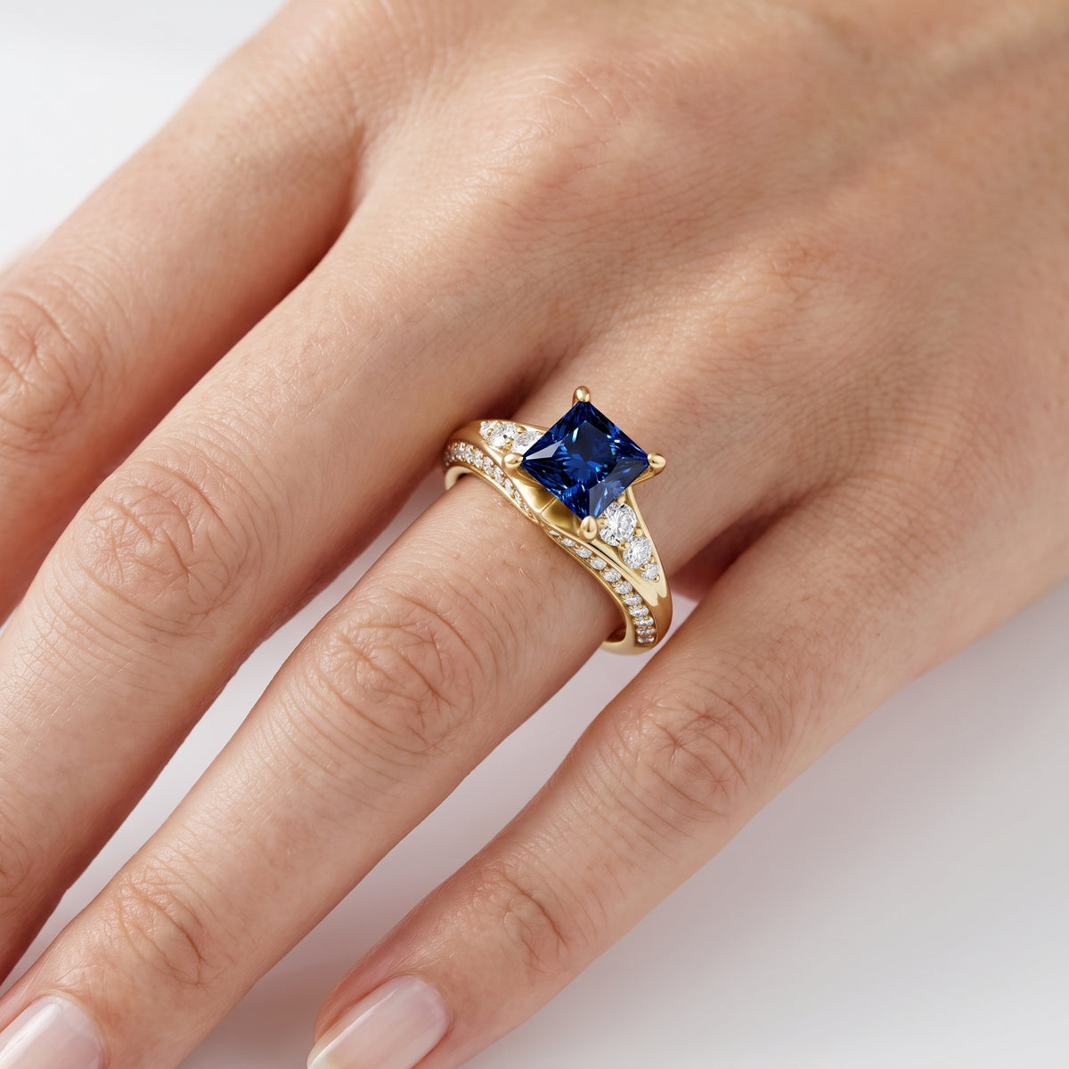 _lifestyle_image@SKU:RG086-NCSP01000004Y #metal_14k-yellow-gold+origin_lab-created