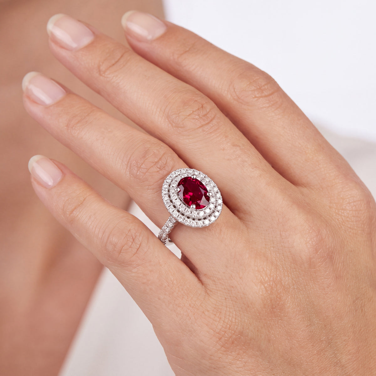 _lifestyle_image@SKU:RG094-LCRO01000004W #metal_10k-white-gold+origin_lab-created