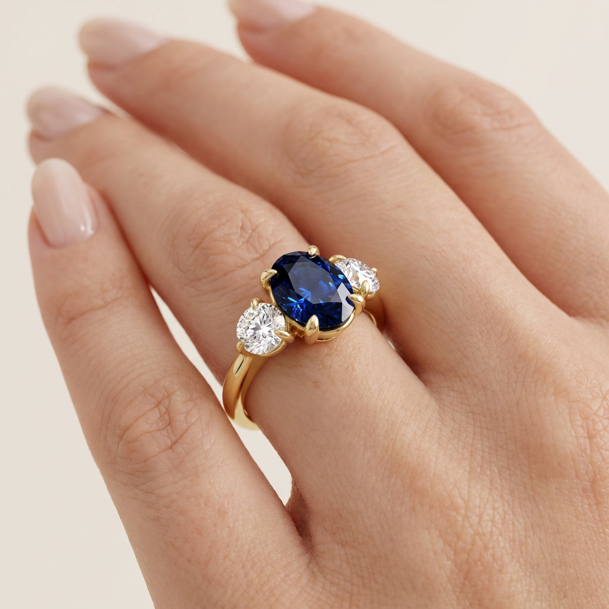 _lifestyle_image@SKU:RG097-NCSO01000004Y #metal_14k-yellow-gold+origin_lab-created