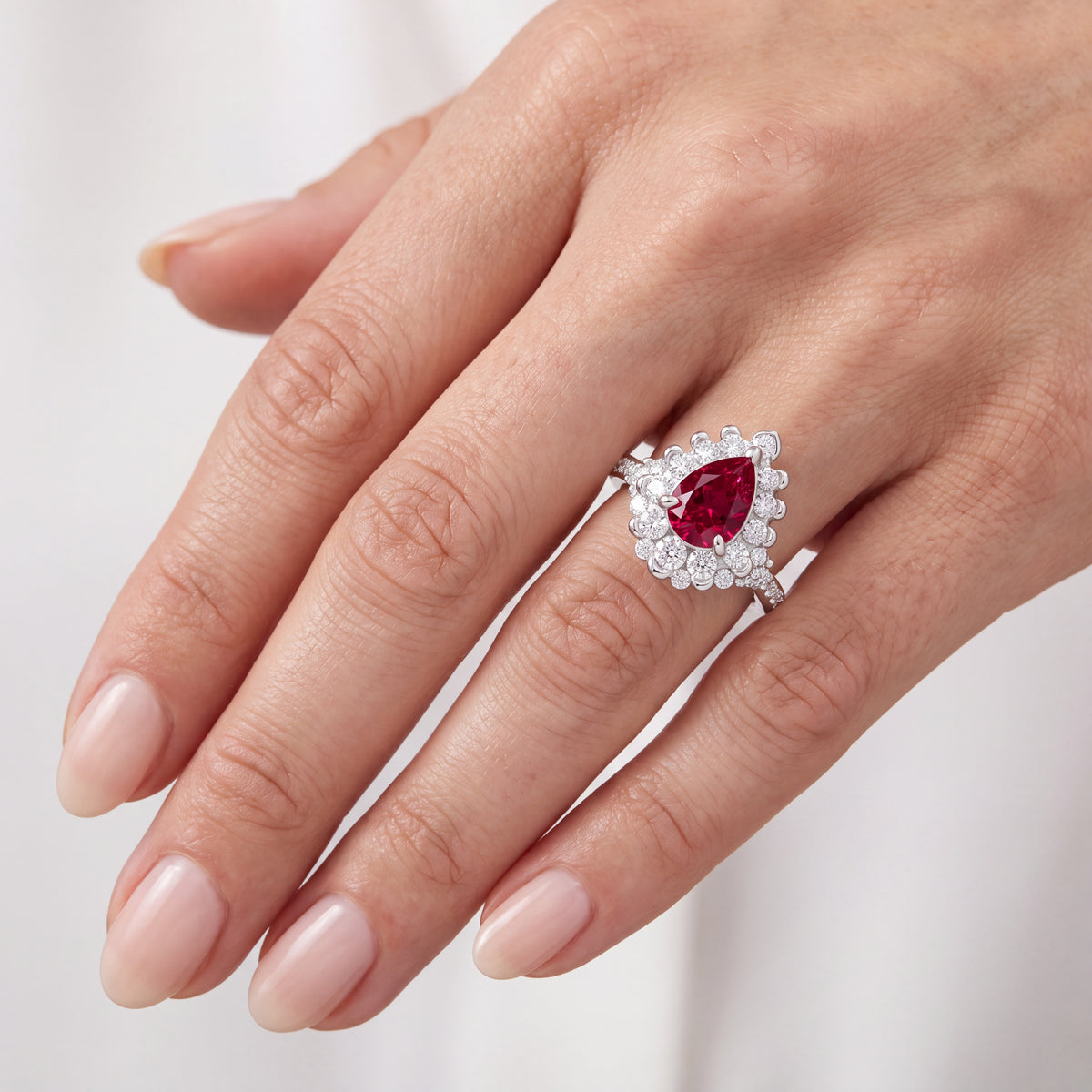 _lifestyle_image@SKU:RG108-LCRD01000004W #metal_10k-white-gold+origin_lab-created