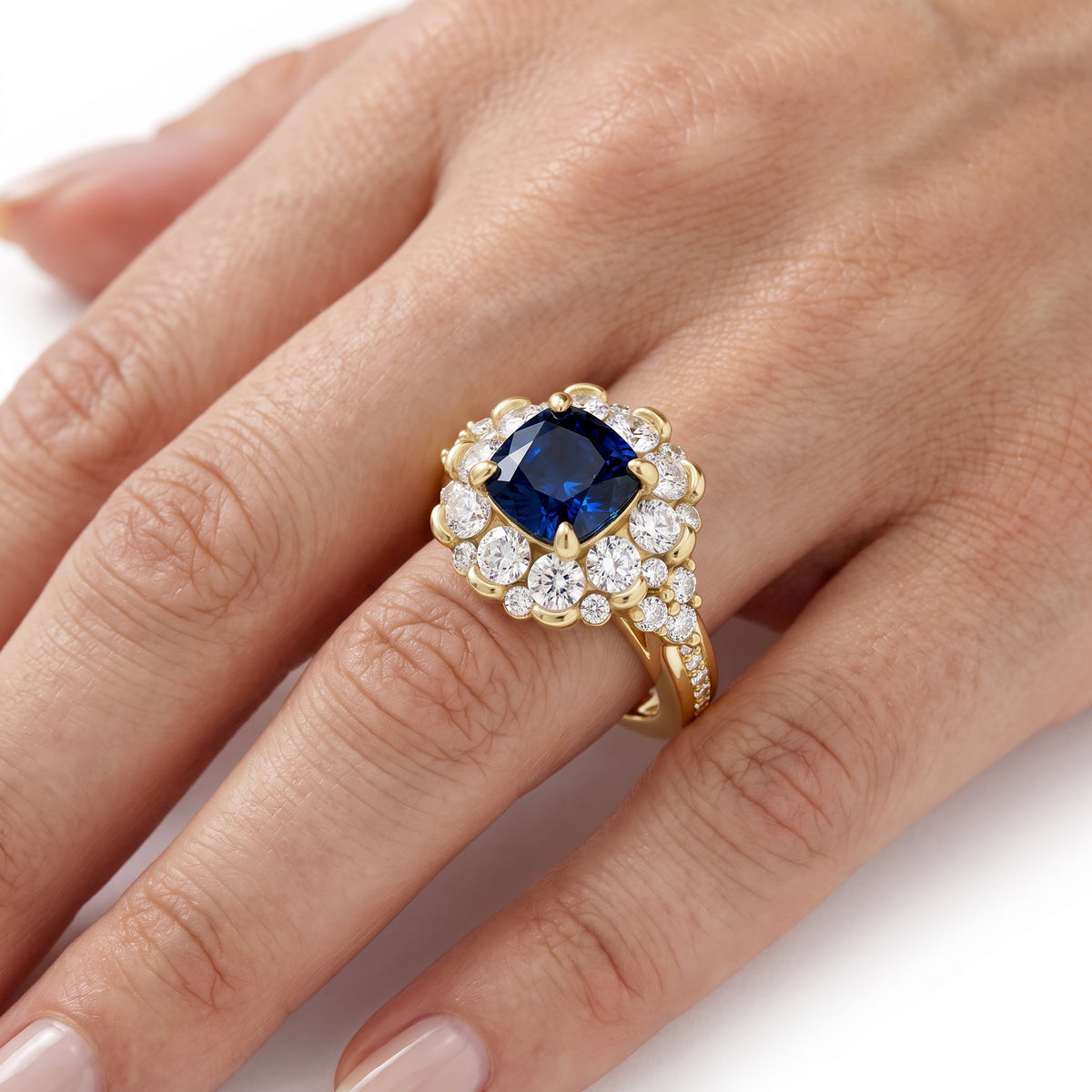 _lifestyle_image@SKU:RG108-LCSC02000004Y #metal_10k-yellow-gold+origin_lab-created