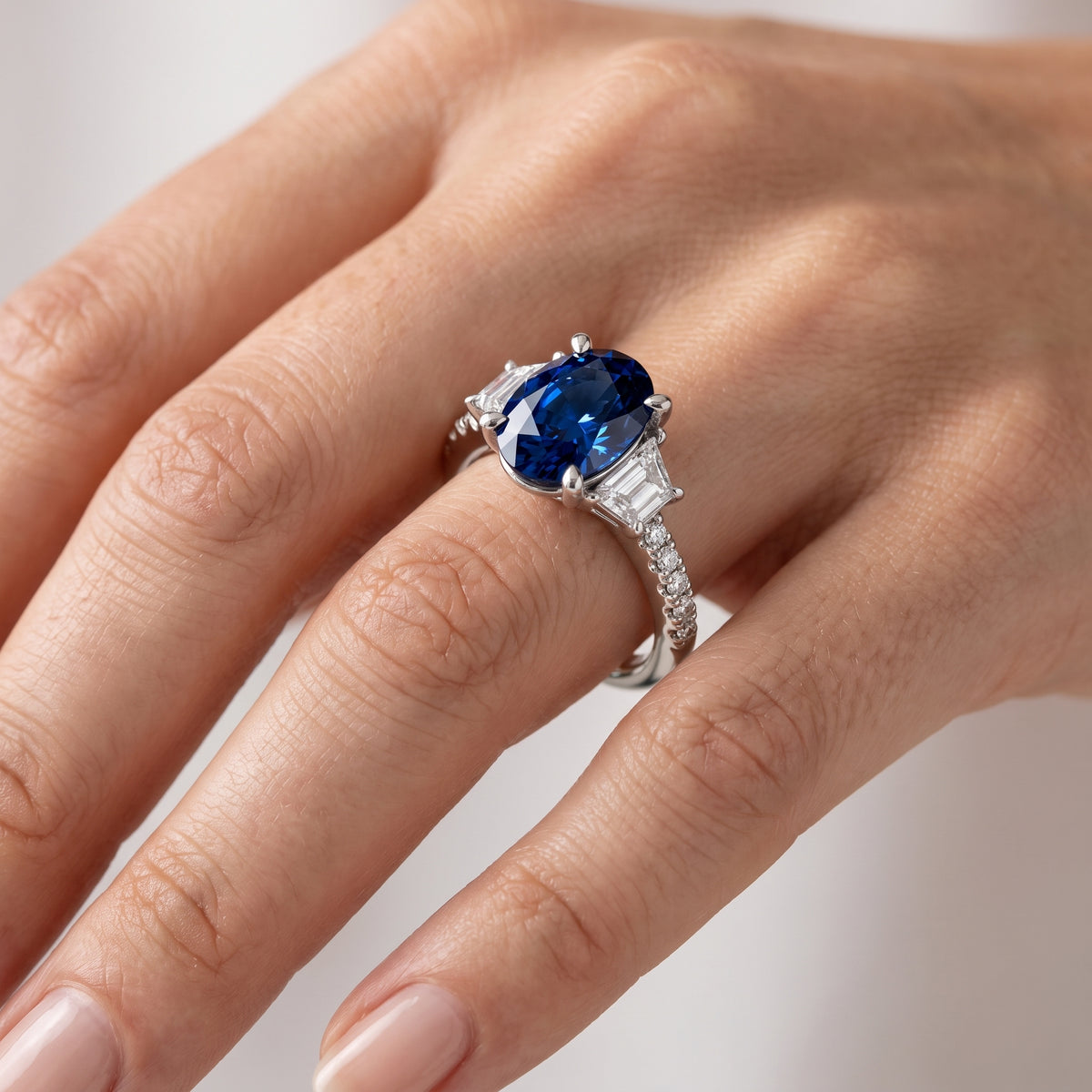 _lifestyle_image@SKU:RG112-NCSO02000004W #metal_14k-white-gold+origin_lab-created