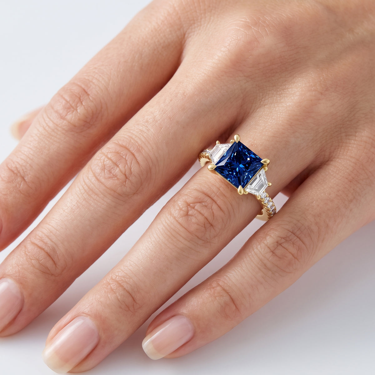 _lifestyle_image@SKU:RG112-NCSP02000004Y #metal_14k-yellow-gold+origin_lab-created