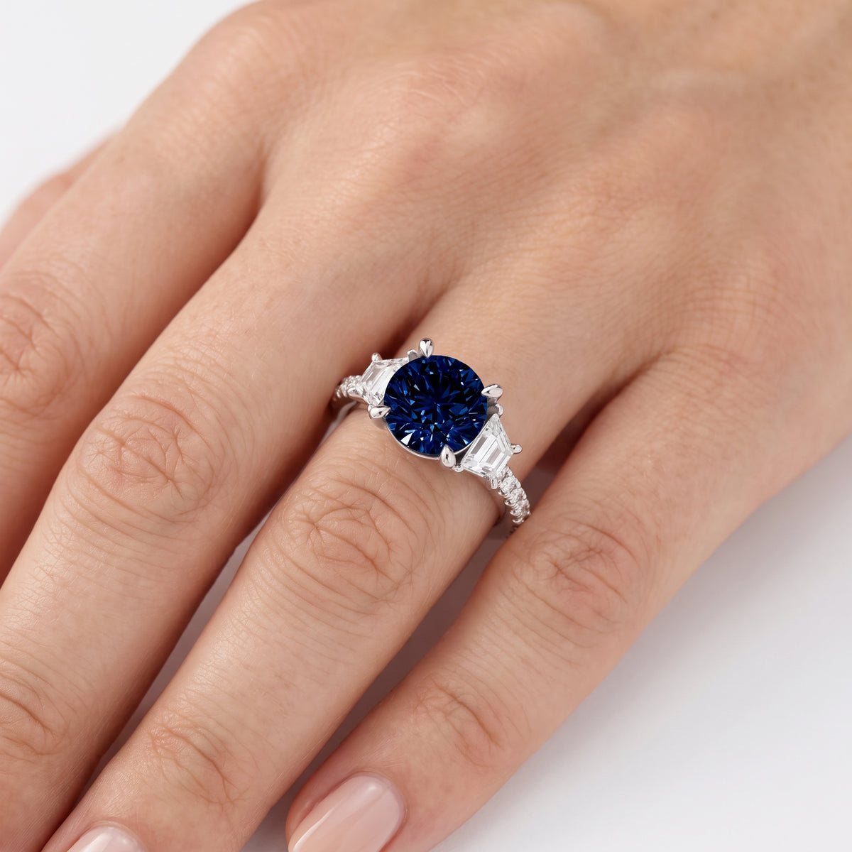 _lifestyle_image@SKU:RG112-NCSR0200000PL #metal_platinum+origin_lab-created