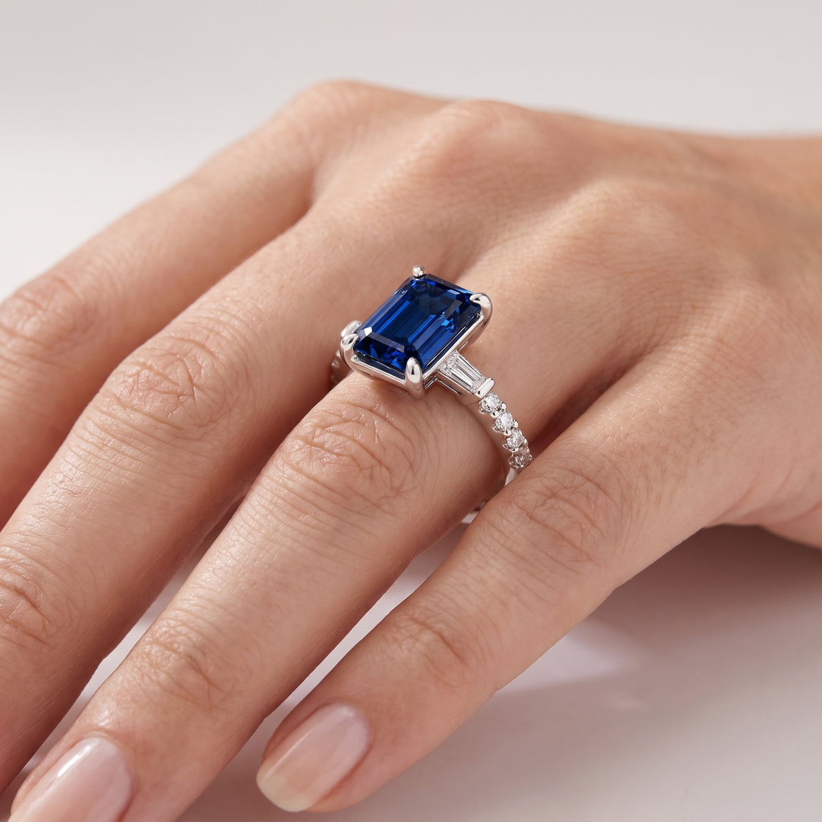 _lifestyle_image@SKU:RG113-LCSE0300000DW #metal_silver+origin_lab-created