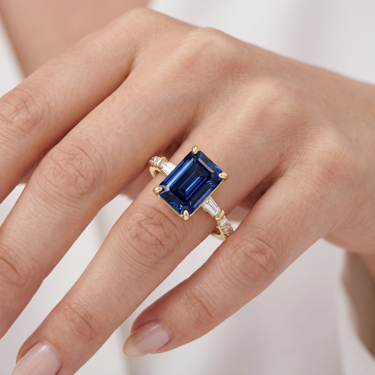 _lifestyle_image@SKU:RG113-NCSE03000004Y #metal_14k-yellow-gold+origin_lab-created