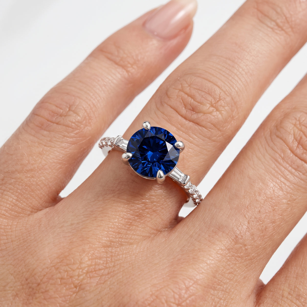 _lifestyle_image@SKU:RG113-NCSR0200000PL #metal_platinum+origin_lab-created
