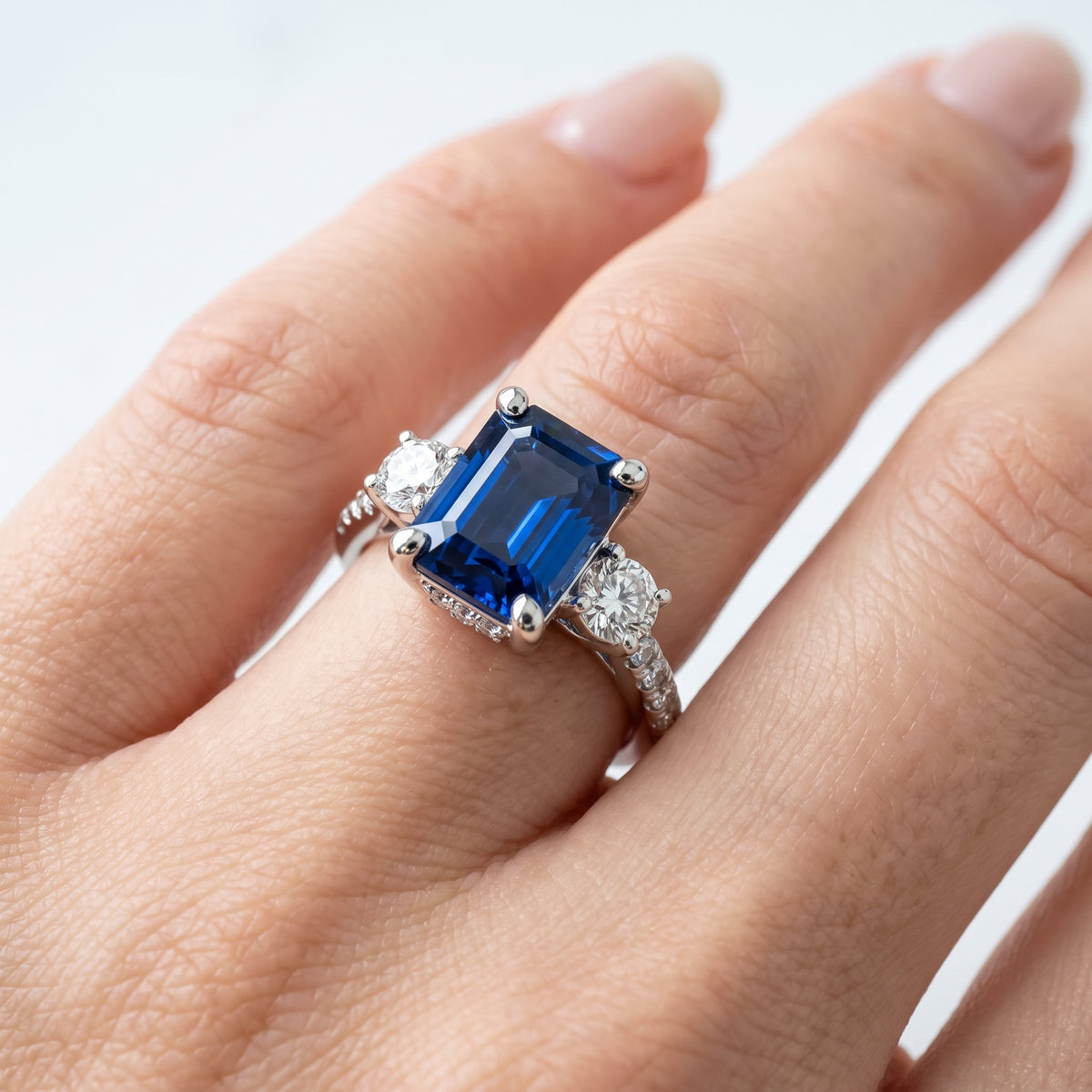 _lifestyle_image@SKU:RG115-LCSE03000004W #metal_10k-white-gold+origin_lab-created