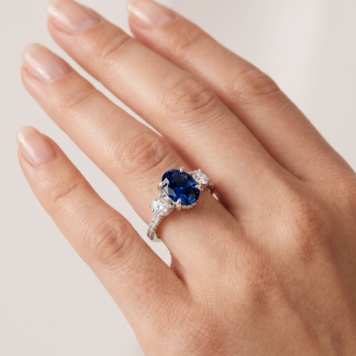 _lifestyle_image@SKU:RG115-LCSO01000004W #metal_10k-white-gold+origin_lab-created