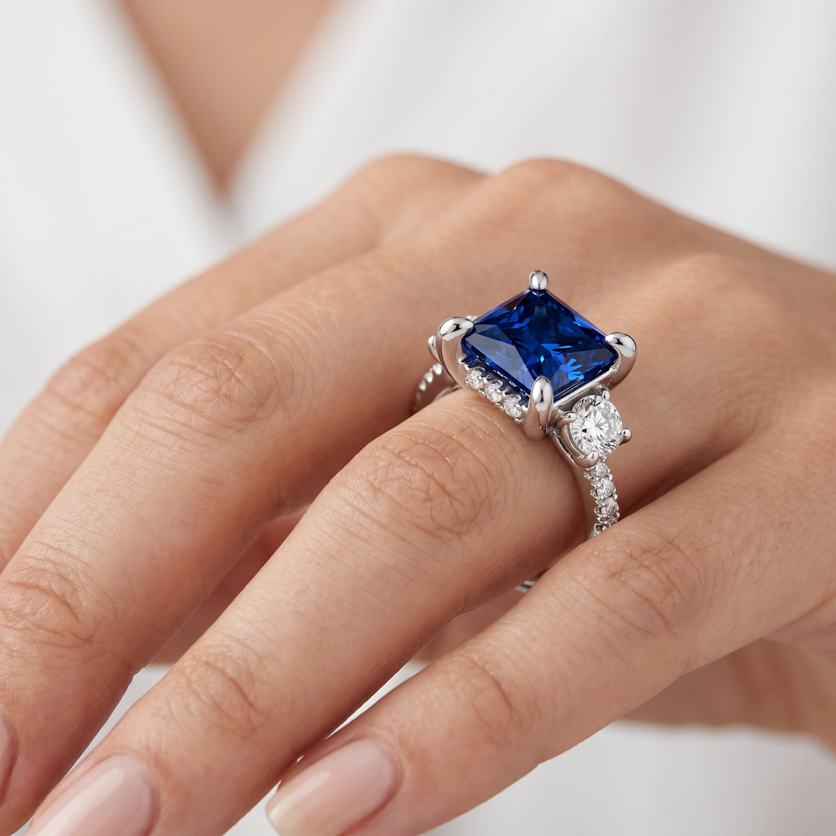 _lifestyle_image@SKU:RG115-NCSP03000004W #metal_14k-white-gold+origin_lab-created