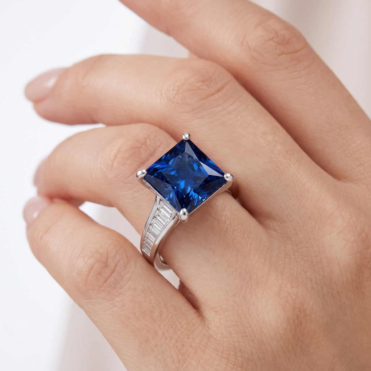 _lifestyle_image@SKU:RG136-LCSP0300000DW #metal_silver+origin_lab-created