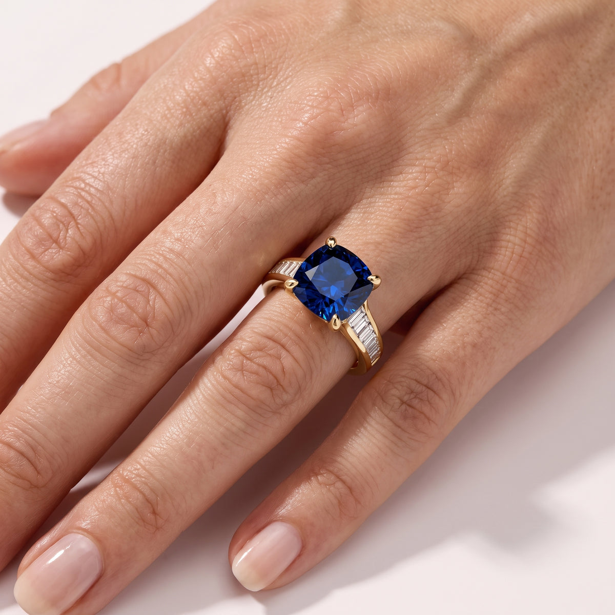 _lifestyle_image@SKU:RG136-NCSC03000004Y #metal_14k-yellow-gold+origin_lab-created