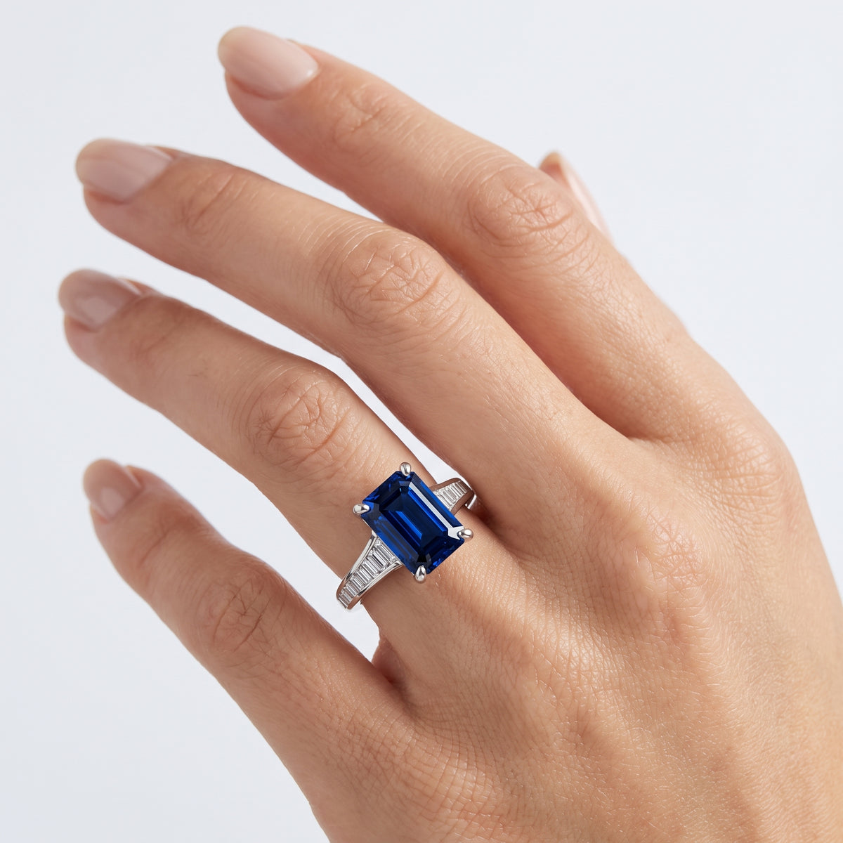 _lifestyle_image@SKU:RG136-NCSE02000004W #metal_14k-white-gold+origin_lab-created
