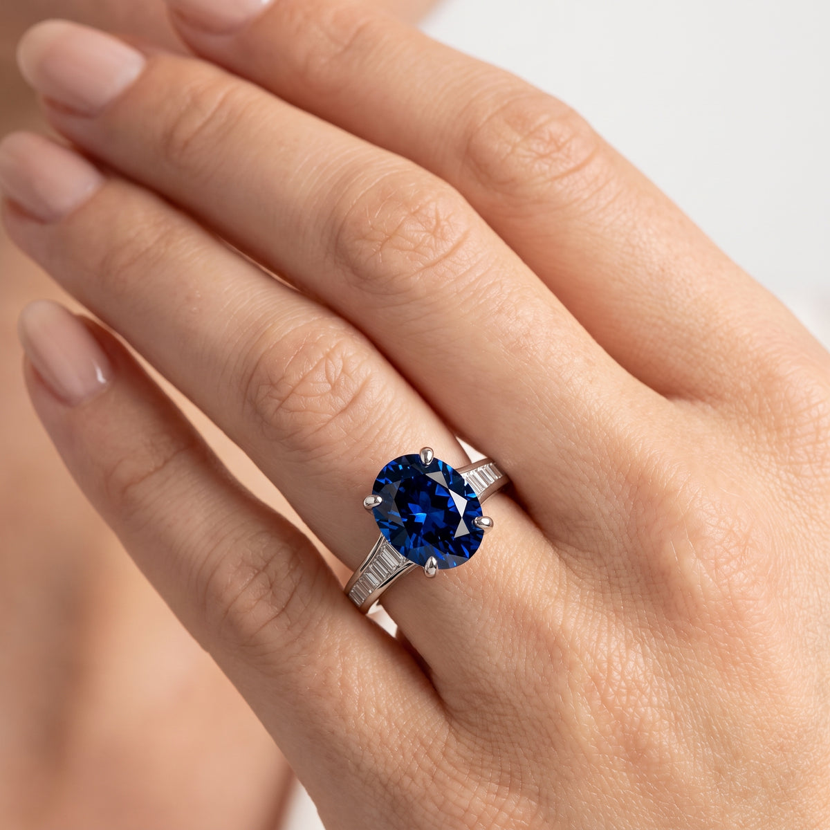 _lifestyle_image@SKU:RG136-NCSO03000004W #metal_14k-white-gold+origin_lab-created