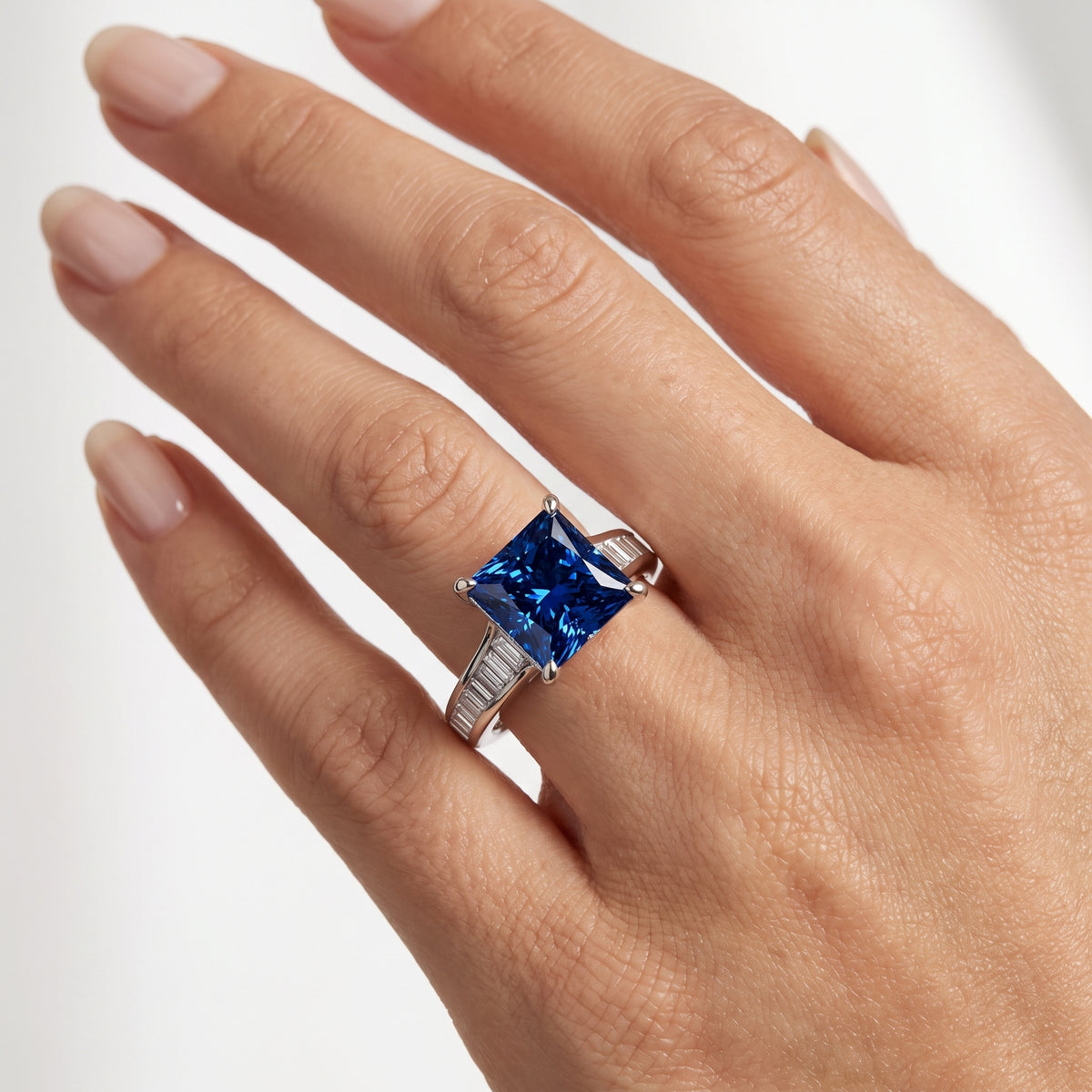 _lifestyle_image@SKU:RG136-NCSP0300000PL #metal_platinum+origin_lab-created