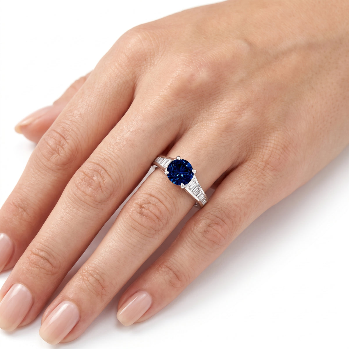 _lifestyle_image@SKU:RG136-NCSR0100000PL #metal_platinum+origin_lab-created