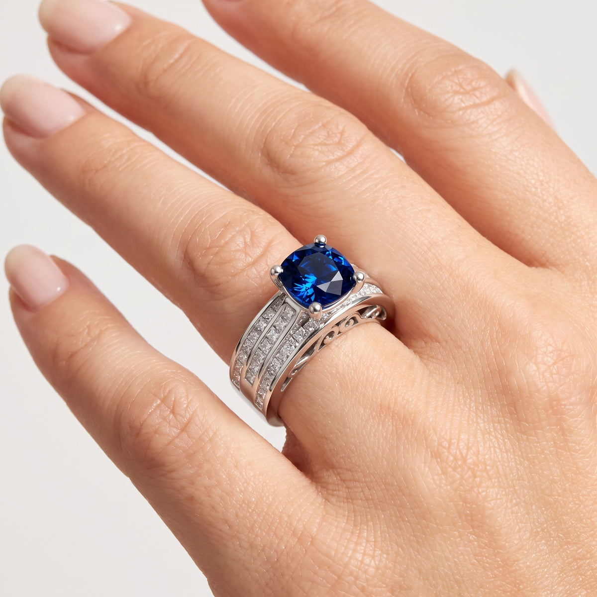 _lifestyle_image@SKU:RG195-LCSC01000004W #metal_10k-white-gold+origin_lab-grown
