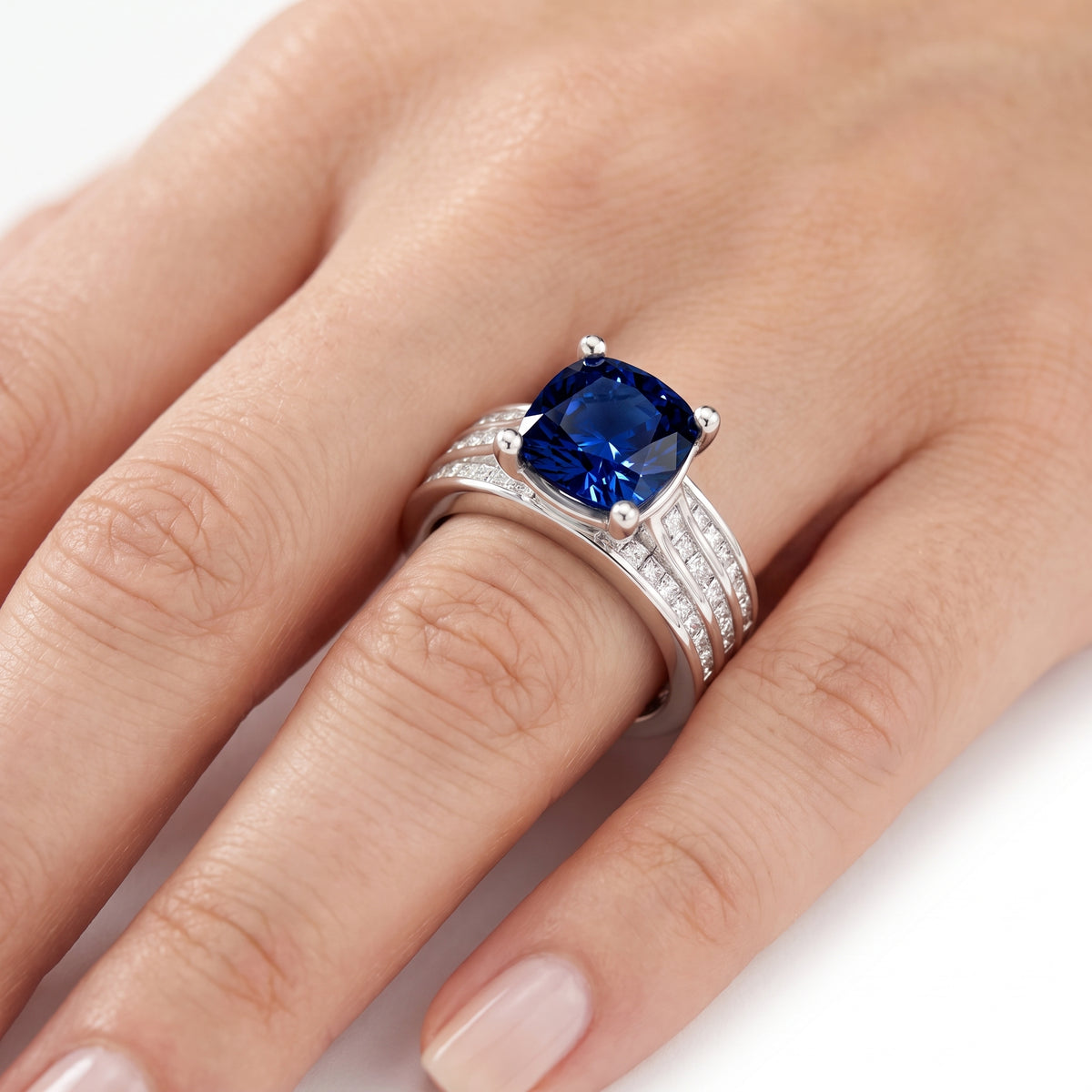 _lifestyle_image@SKU:RG195-LCSC03000004W #metal_10k-white-gold+origin_lab-grown