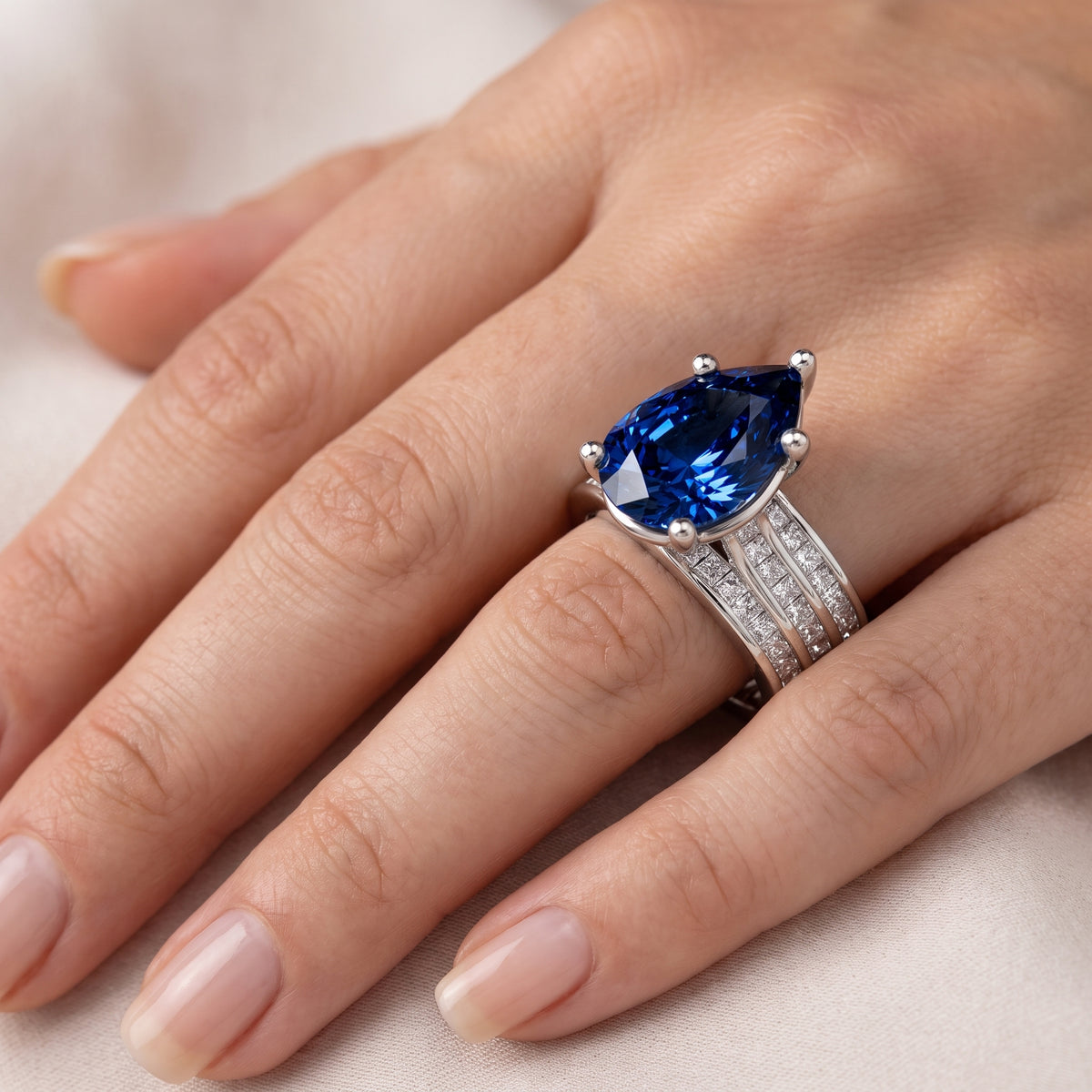 _lifestyle_image@SKU:RG195-NCSD0300000PL #metal_platinum+origin_lab-grown