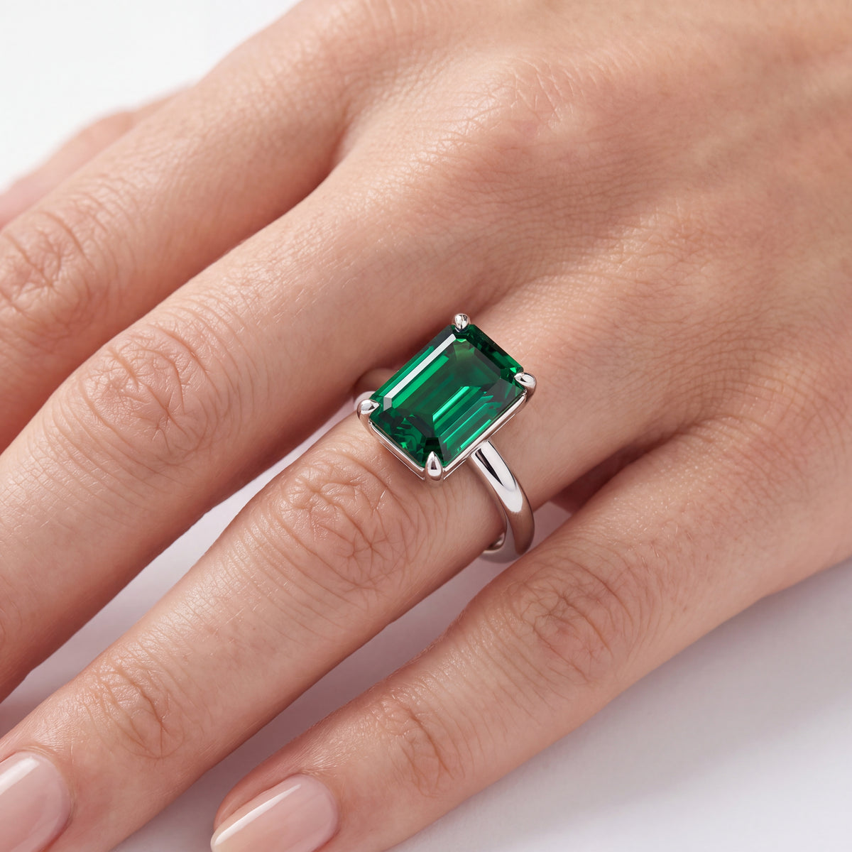 _lifestyle_image@SKU:RG203-NCXE0300000PL #metal_platinum+origin_lab-created