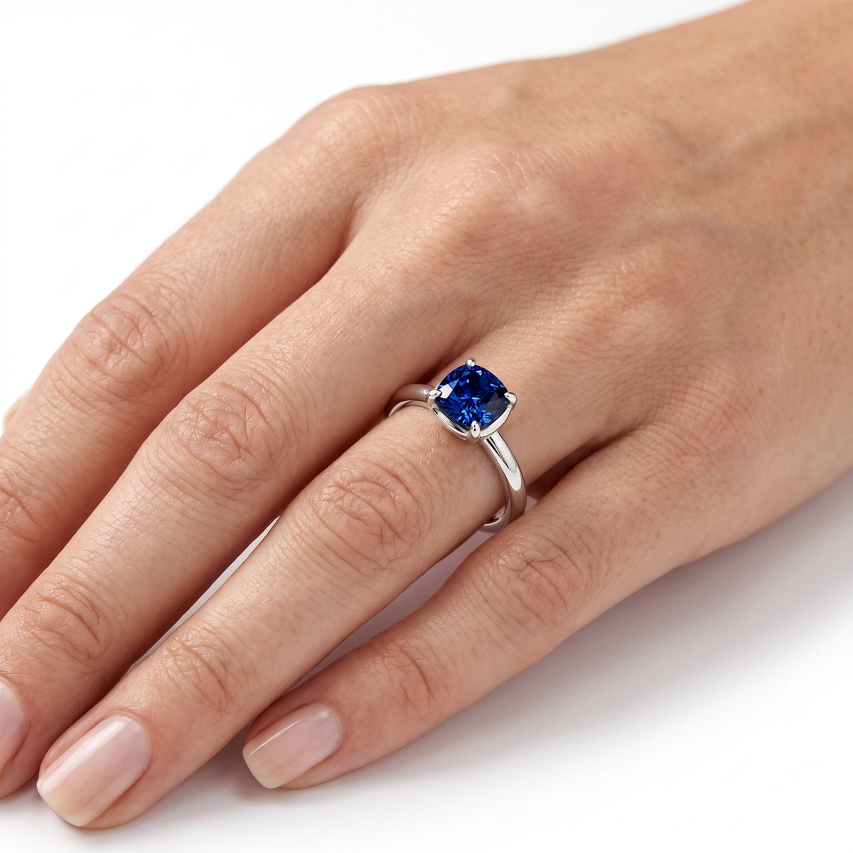 _lifestyle_image@SKU:RG203-LCSC01000004W #metal_10k-white-gold+origin_lab-created