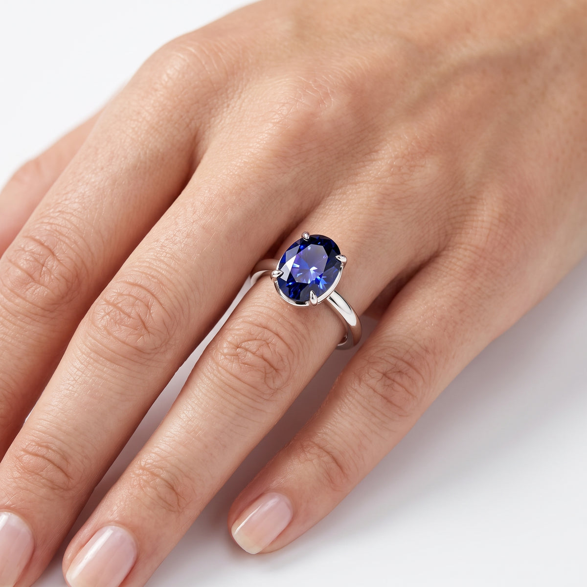 _lifestyle_image@SKU:RG203-LCSO04000005W #metal_10k-white-gold+origin_lab-created
