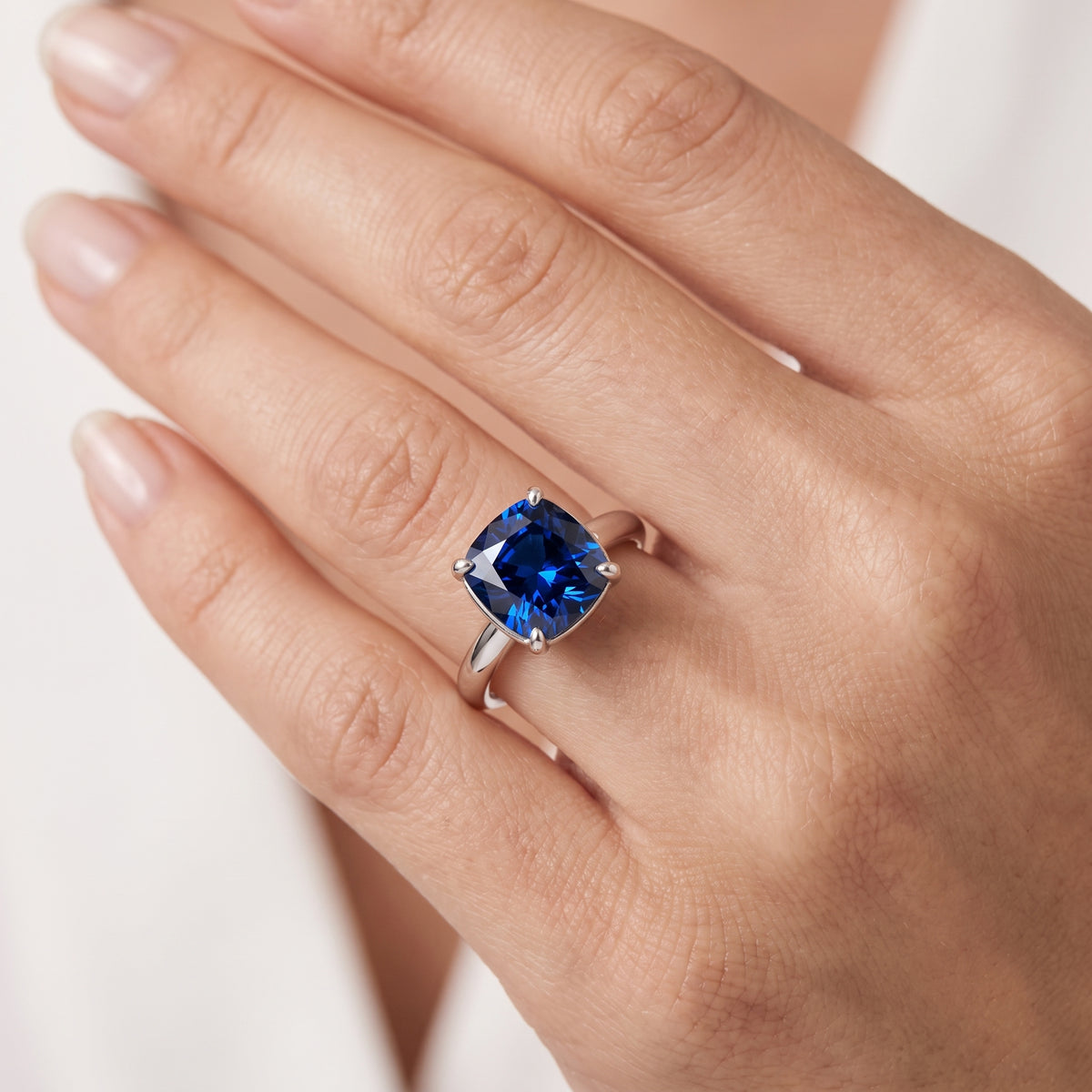 _lifestyle_image@SKU:RG203-NCSC01000004W #metal_14k-white-gold+origin_lab-created