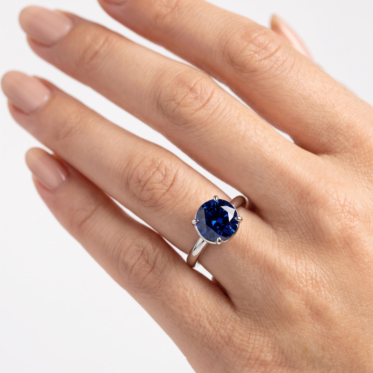 _lifestyle_image@SKU:RG203-NCSR0300000PL #metal_platinum+origin_lab-created