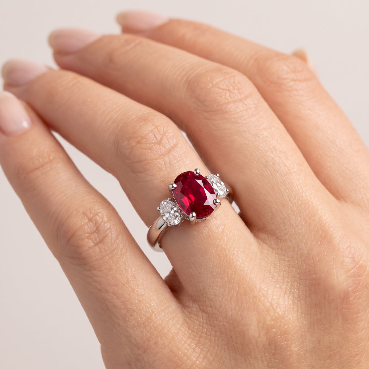 _lifestyle_image@SKU:RG240-LCRO01000004W #metal_10k-white-gold+origin_lab-created