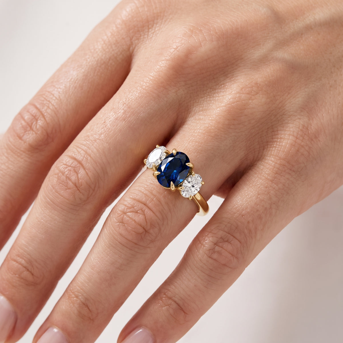 _lifestyle_image@SKU:RG240-LCSO01000004Y #metal_10k-yellow-gold+origin_lab-created